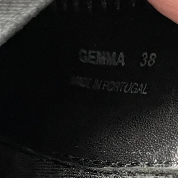 Sister * souer Black leather Chelsea Lug Sole Boots with elastic inserts - Picture 6 of 8